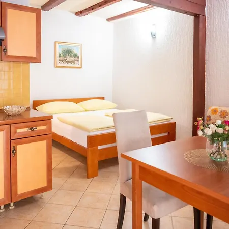 Apartment Luce Povljana